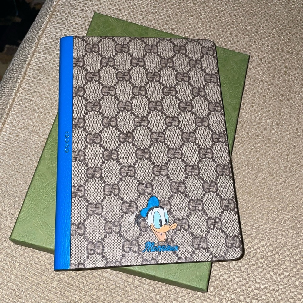 New authentic Gucci x /dismey Donald Duck notebook